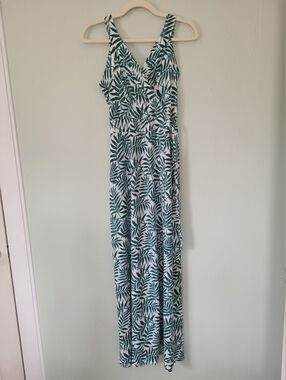 Leaf Print Dress in Green and White - 41 Hawthorn - Size M